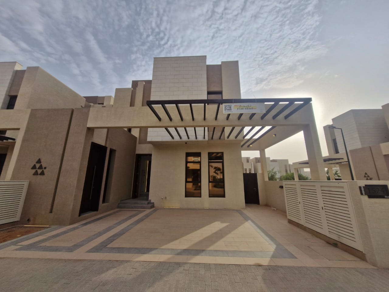 **Modern Luxury Villa for Rent fully furnished in "Etual Roshan" Project – Signed by Elie Saab** 🏡✨  